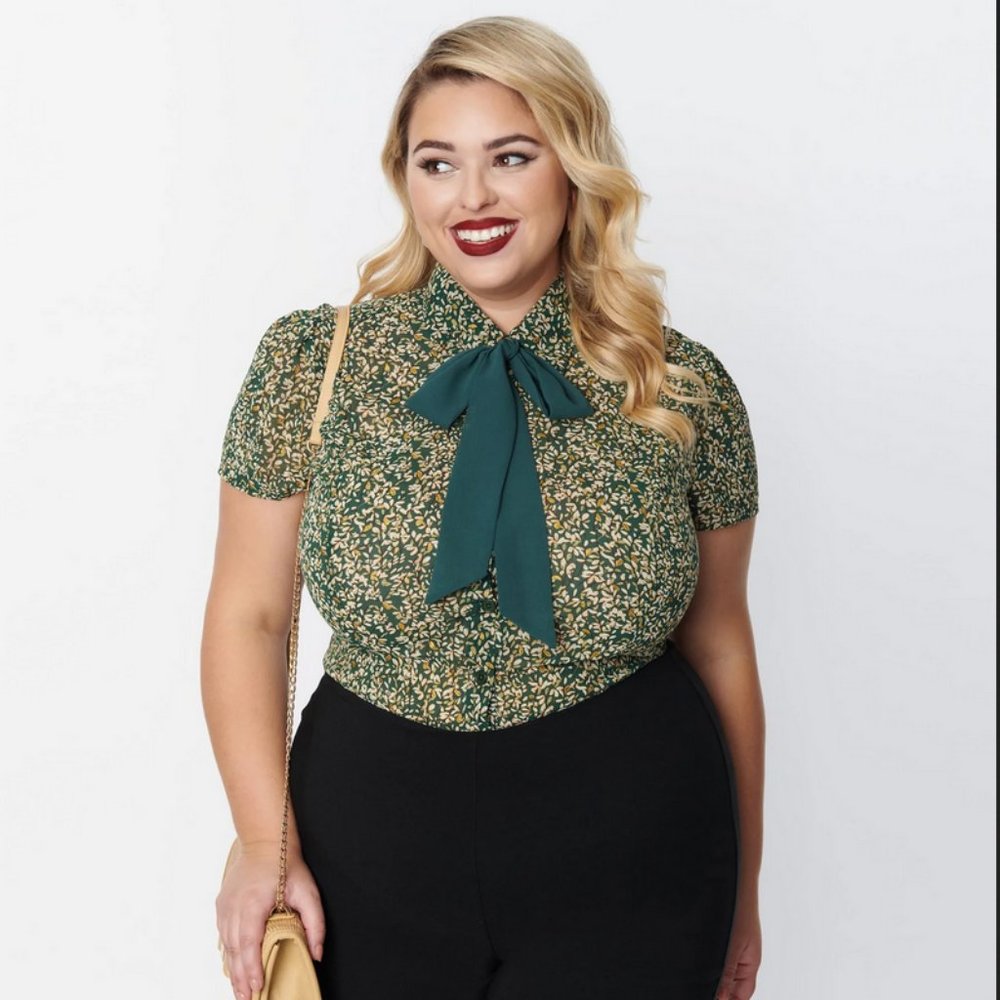 Smak Parlour Plus Size Green & Leaves Chiffon Power Play Blouse